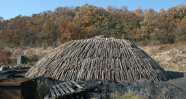 File:640px-Charcoal Pile Gánt 2011 2.jpg