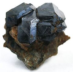 File:240px-480px-Uraninite-usa32abg.jpg