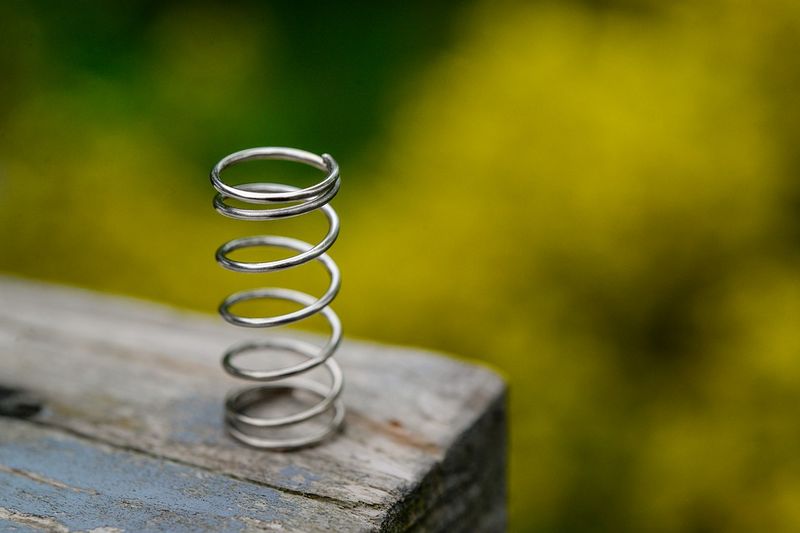 File:Elastic spring wire.jpg